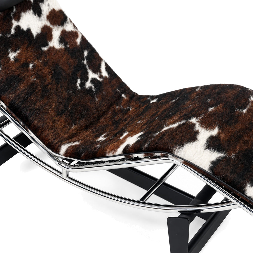 Cassina LC4 Chaiselongue Liege Fell gefleckt