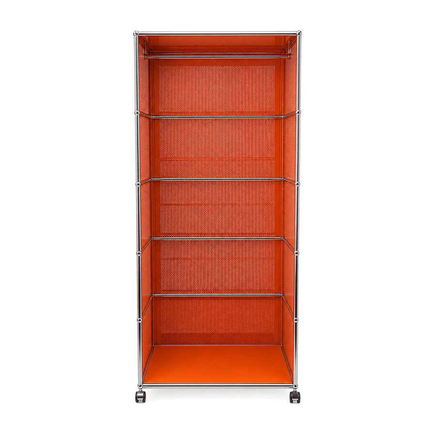 USM Haller Garderobe in Reinorange mit verchromtem Stahlrohrrahmen, 179x77x53cm, auf Rollen mit gelochten Rückwänden.