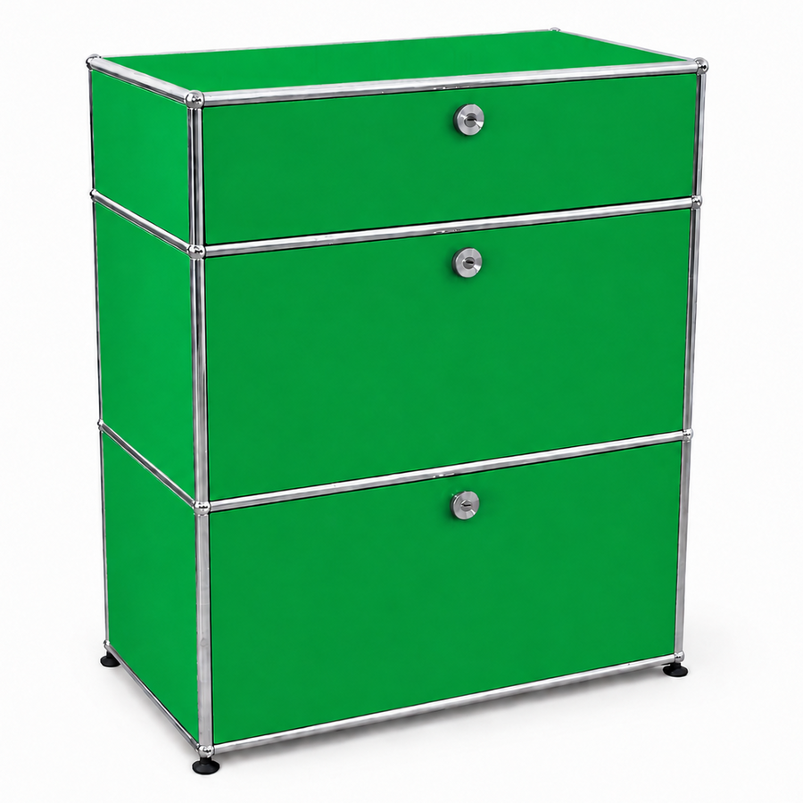Grünes USM Haller Highboard 1x3 mit zwei Klappen und einem Auszug, 78x92x38 cm, im klassischen Design mit Chromrahmen.