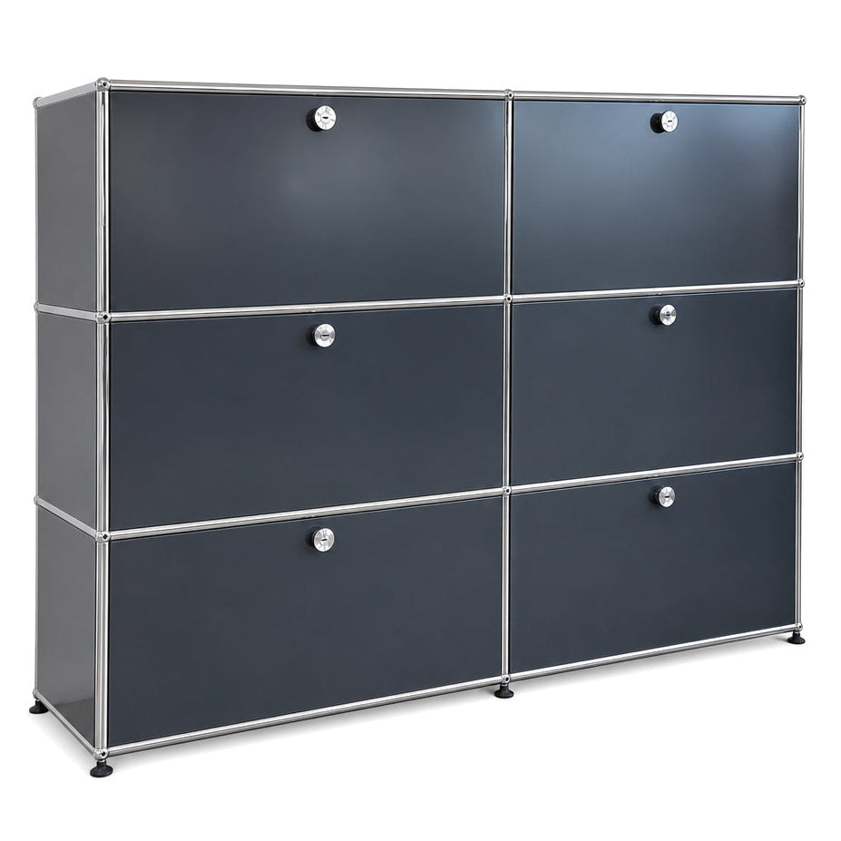 USM Haller Highboard in Anthrazitgrau mit 6 abschließbaren Klappen und verchromtem Stahlrohrrahmen.