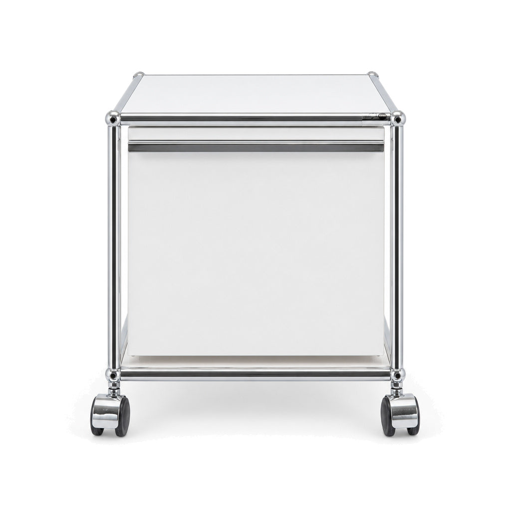 USM Haller Rollcontainer in Reinweiß mit verchromtem Stahlrohrrahmen und Rollen, Maße 43x53x43 cm.
